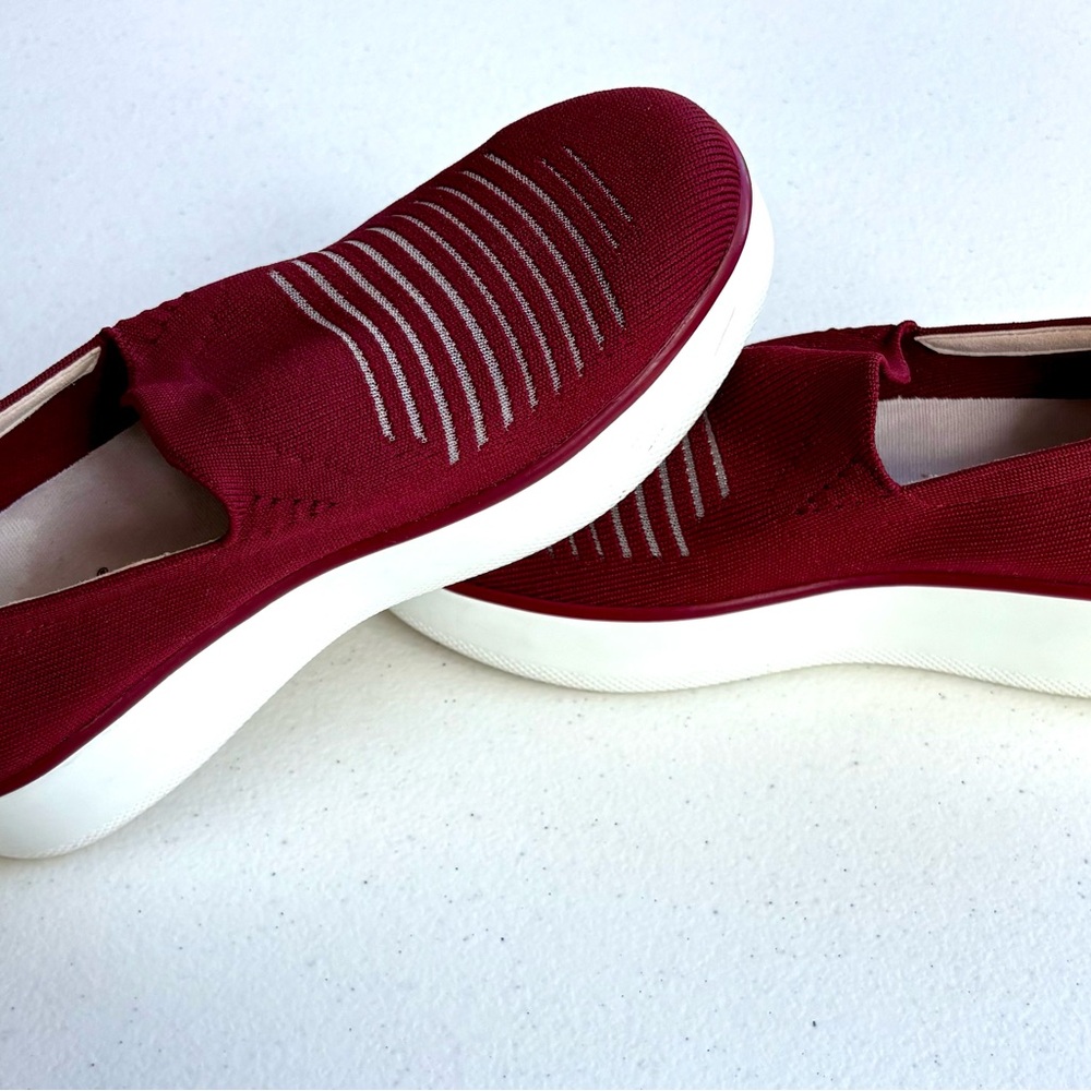 Traq by Alegria Burgundy Mystiq Peeps Platform Slip-On Sneakers Sz 37, 7-7.5 - Picture 10 of 16